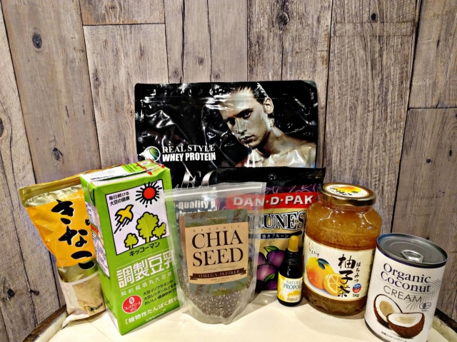 Green Smoothie × bar