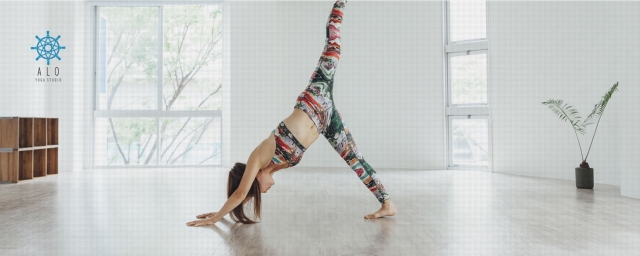 ALO YOGA STUDIO