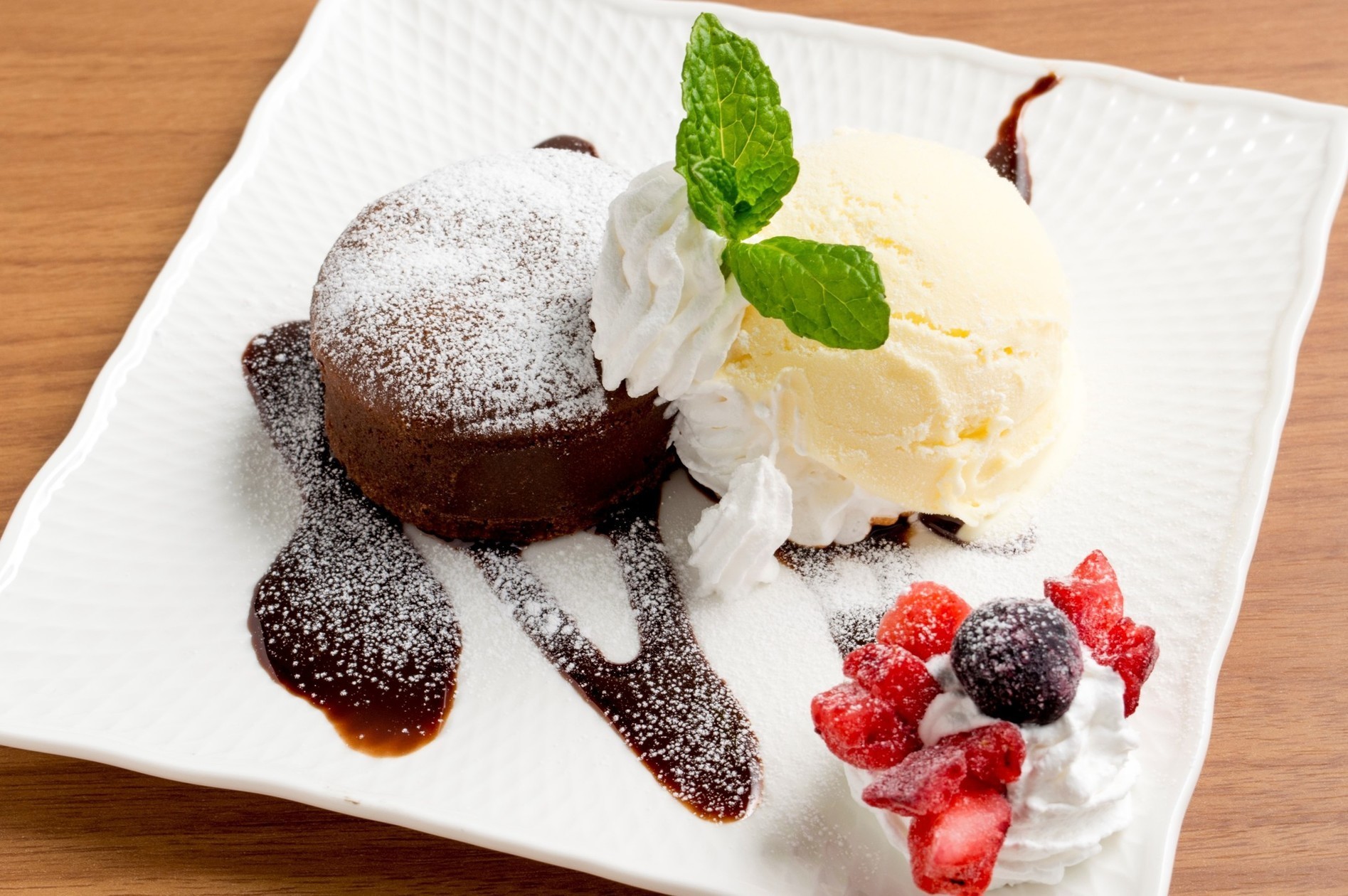 炭焼き酒場 TORI-YA 炭の助