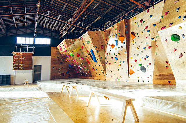 BOULDERING HOUSE 358