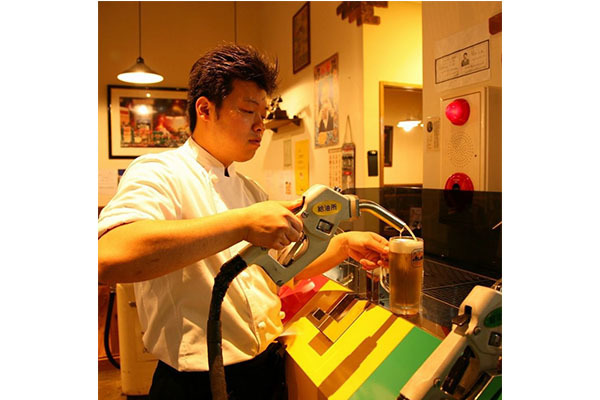 ガソリンスタンド風居酒屋 布施駅前給油所