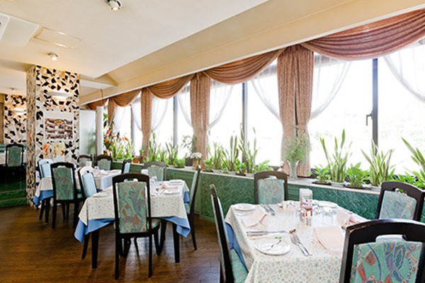 レストラン・カフェ エルボン