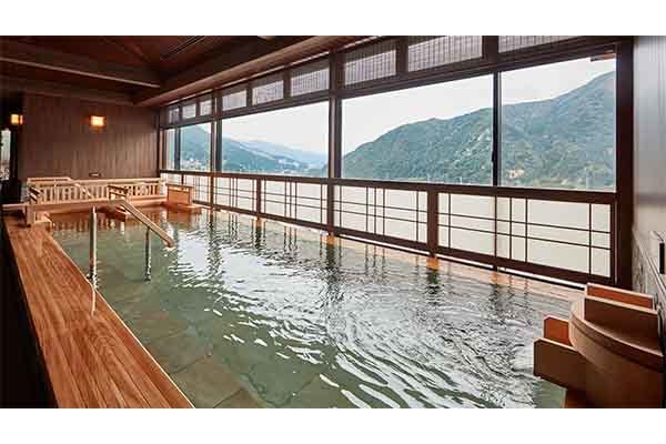 湯けむりの宿 雪の花