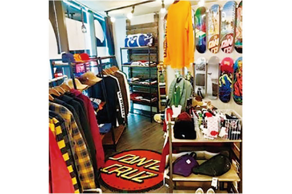 WOODS SKATE SHOP（ウッズ スケート ショップ）