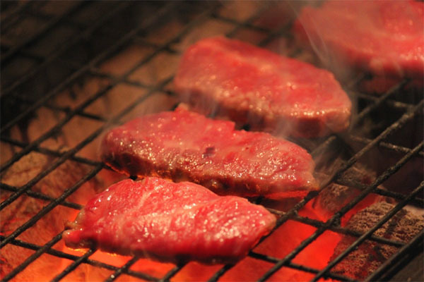 焼肉・もつ鍋  焼焼きんぐ
