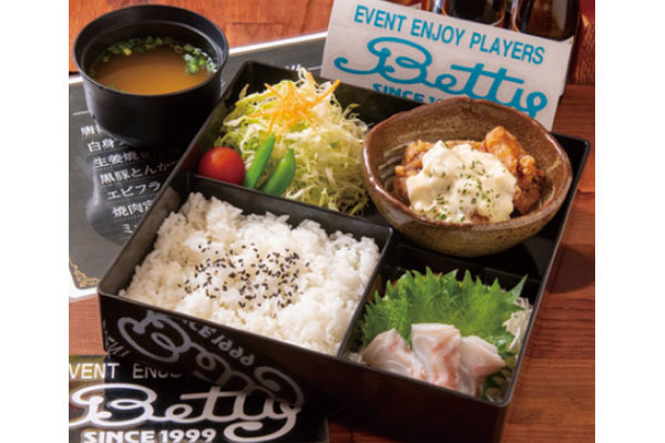 カフェバー Hiro to Betty(ヒロ ト ベティー)