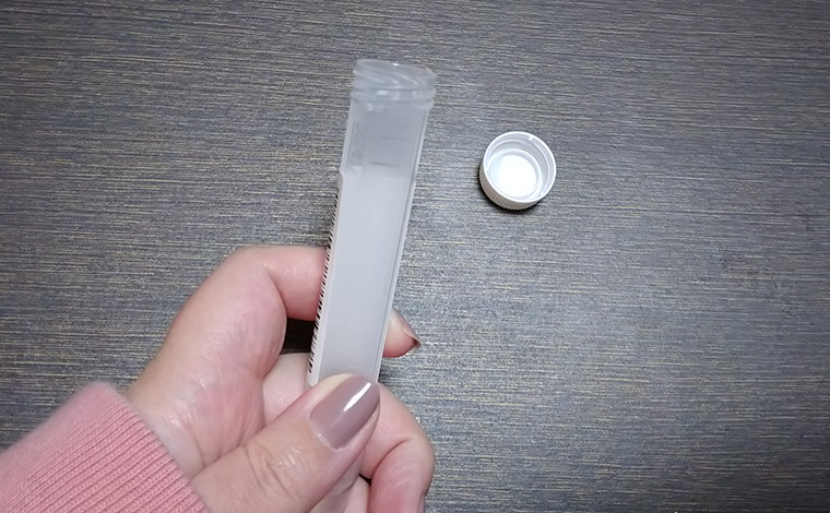 自宅で唾液を採取するタイプの郵送PCR検査